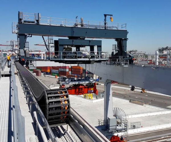 Movimentazione di container
